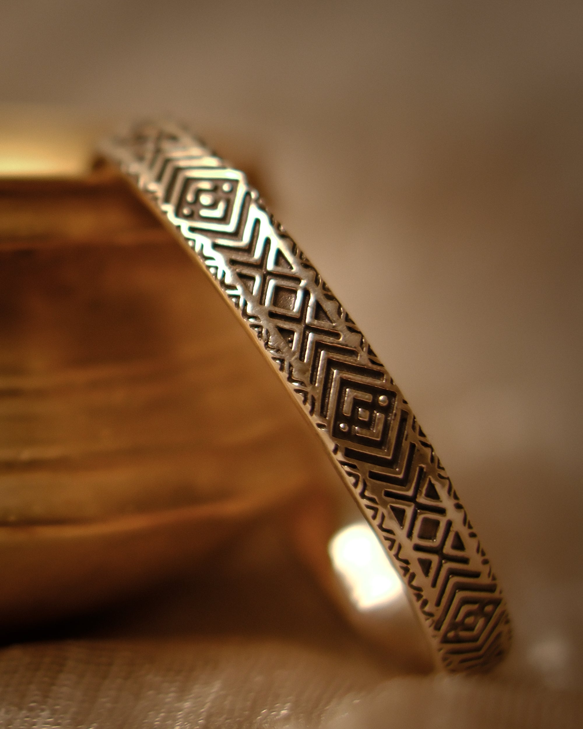Ara Cuff