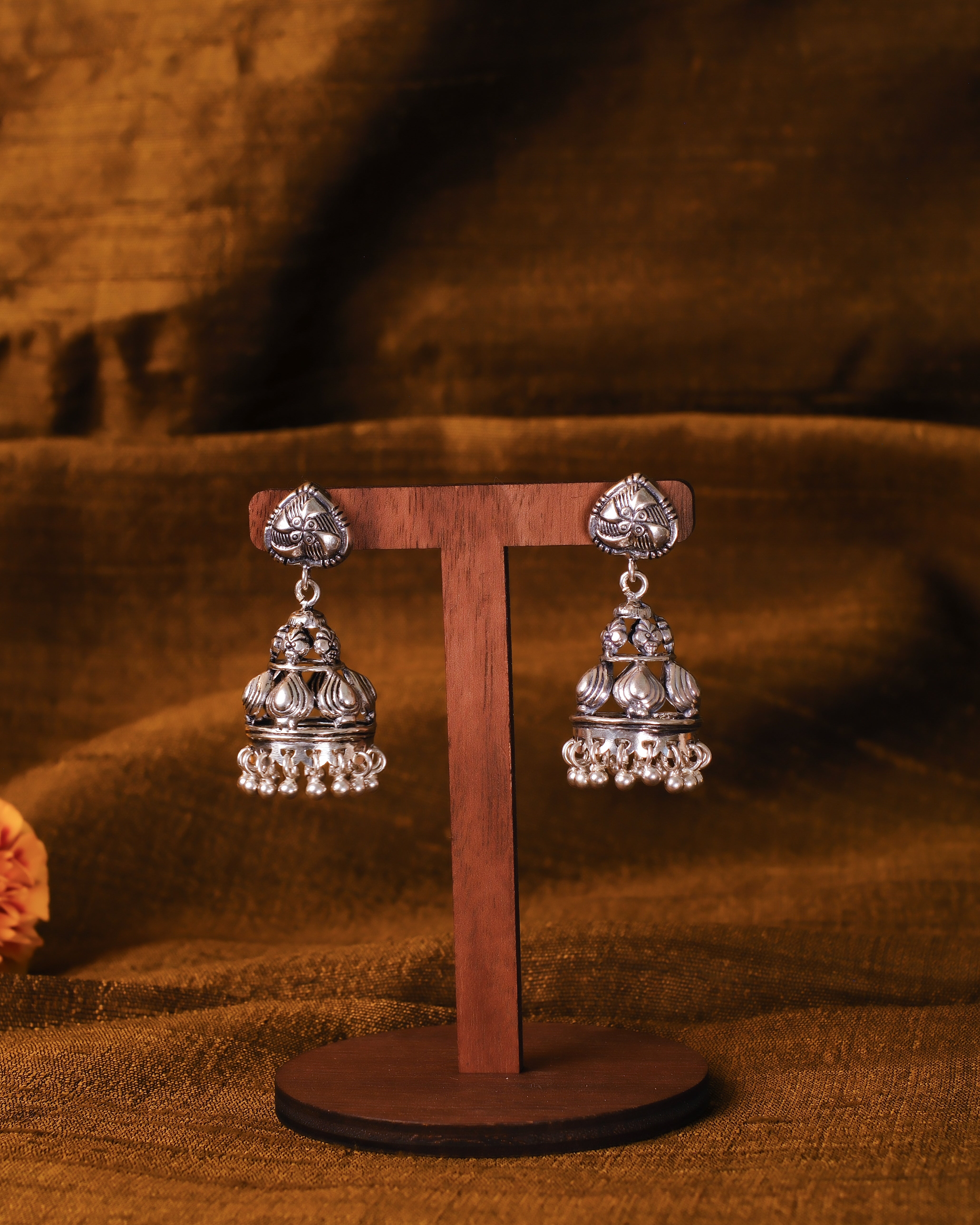 Varnika Jhumkas