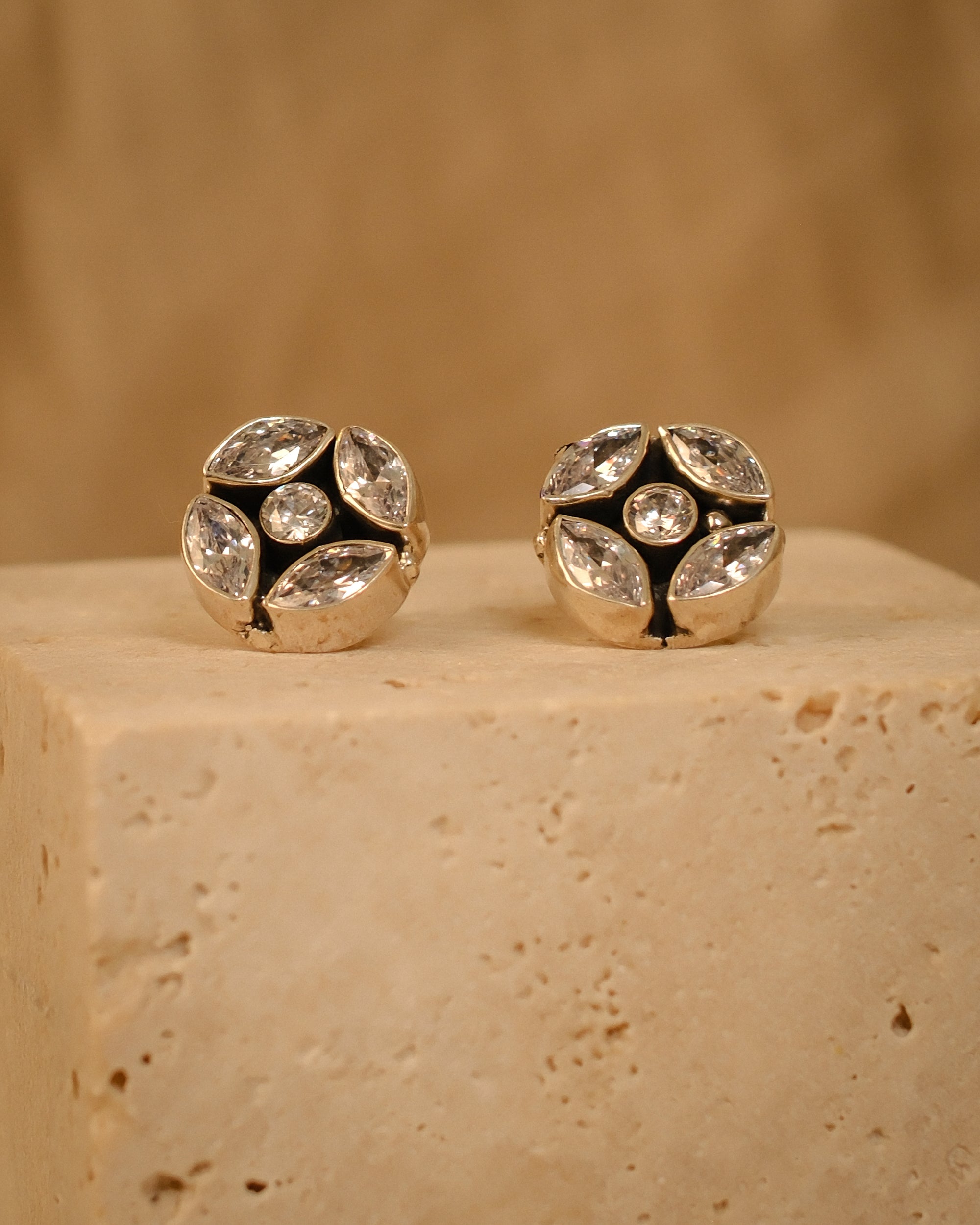 Nila Studs