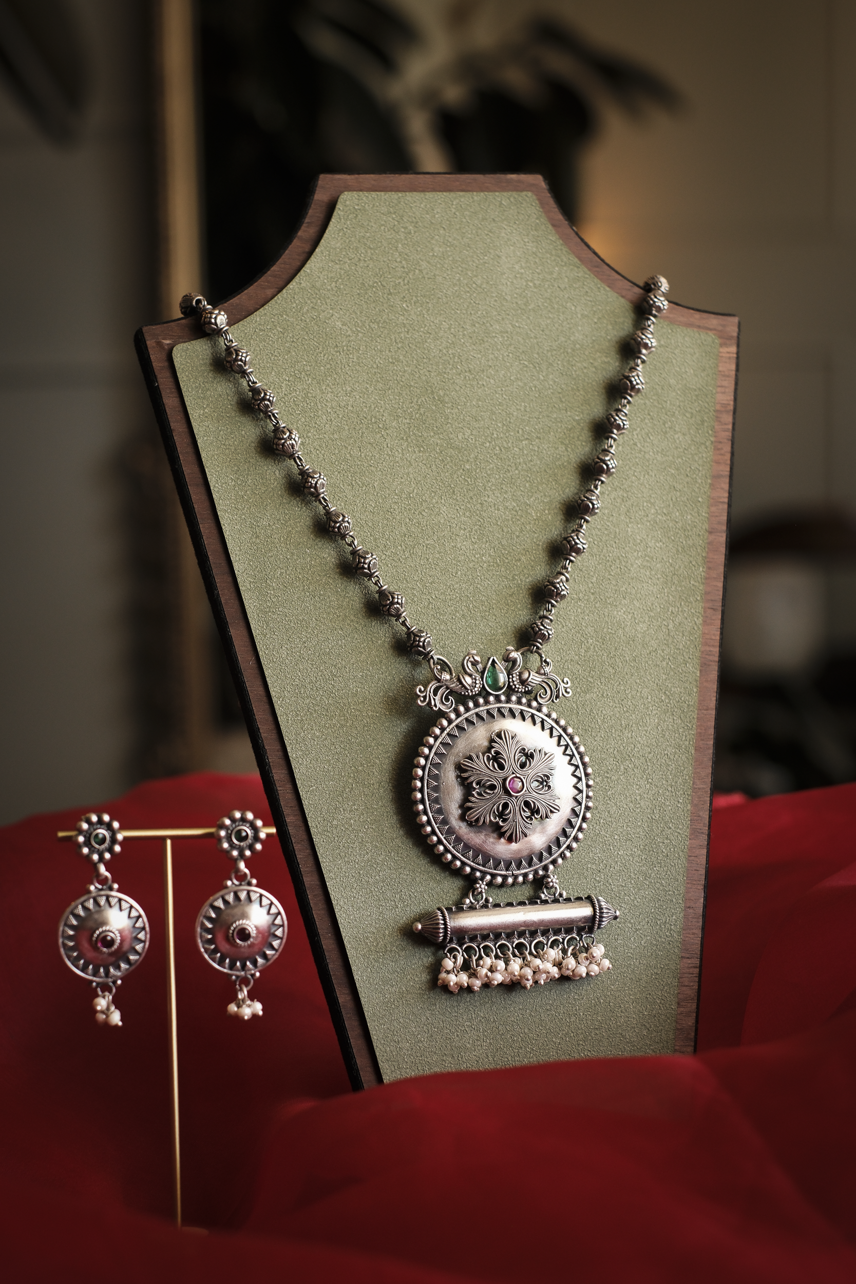 Vamika Necklace Set